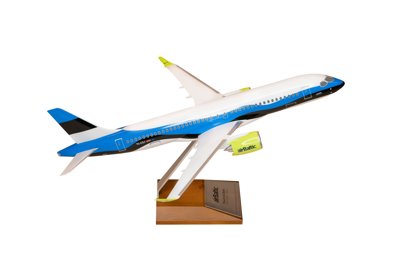Airbus A220-300 1/100 model with Estonian livery