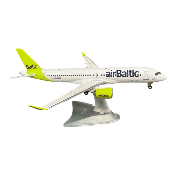 Airbus A220-300 1/200 model 